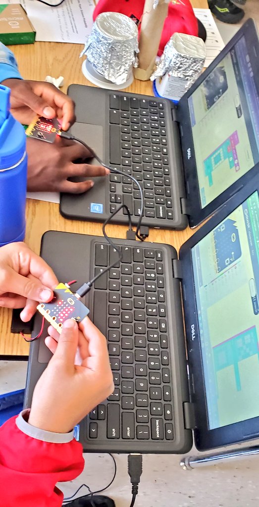 vickiemorgado1's tweet image. Students exploring @microbit_edu in math as part of probability rocks, papers, scissors #dpguidance @DP_math #dpmath #dpcdsb  Experimenting with theoretical and experimental probability.