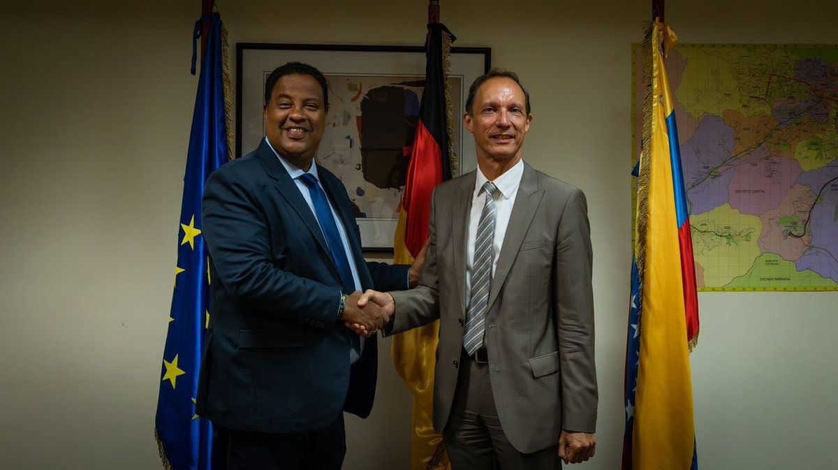 imjuvenmcbo's tweet photo. El alcalde @RafaelRamirezC se ha reunido en Caracas con los representantes de las embajadas de Alemania y España para crear alianzas que aporten al progreso y avance de Maracaibo. https://t.co/Yiiqckxgc6
