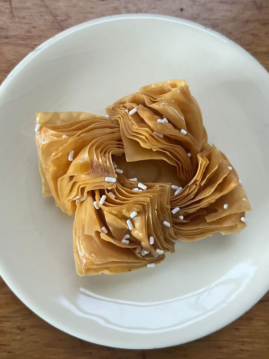 Ficha técnica
Título: Pastelito de membrillo
Técnica: criolla
Medidas: 8x8cm
Fecha: 25 de mayo, 2023