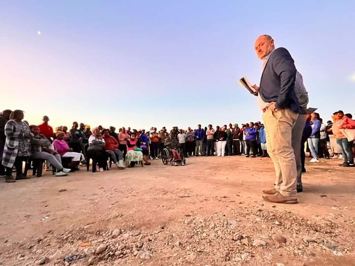 Mogatosi_Kabelo's tweet image. CONTRAST: Executive Mayor @MayorRetief held a public meeting in @MYANC Ward in Motherwell (Nelson Mandela Bay) and he had a warm reception with encouraging words

The MULTI-PARTY coalition has done a lot work to #GetNMBworkingAgain and this is felt in communities!