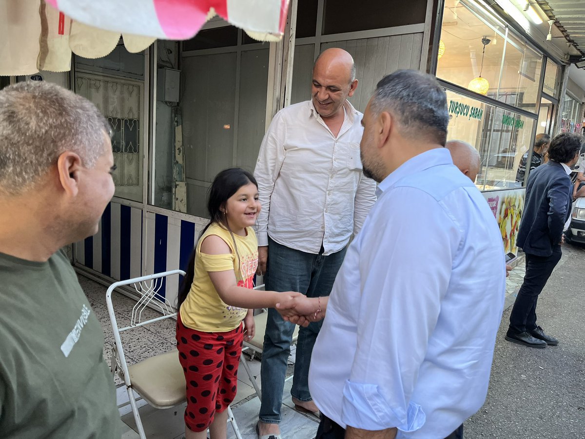 aslanogluchp's tweet photo. "Öteki" değil bizimkilerin mahallesindeyiz, Ege Mahallesi'ndeyiz. 
28 Mayıs günü, ülkemiz onlar kadar neşeli, onlar kadar rengarenk olsun diye bir kez daha buluştuk. https://t.co/7TGY1Xhi77