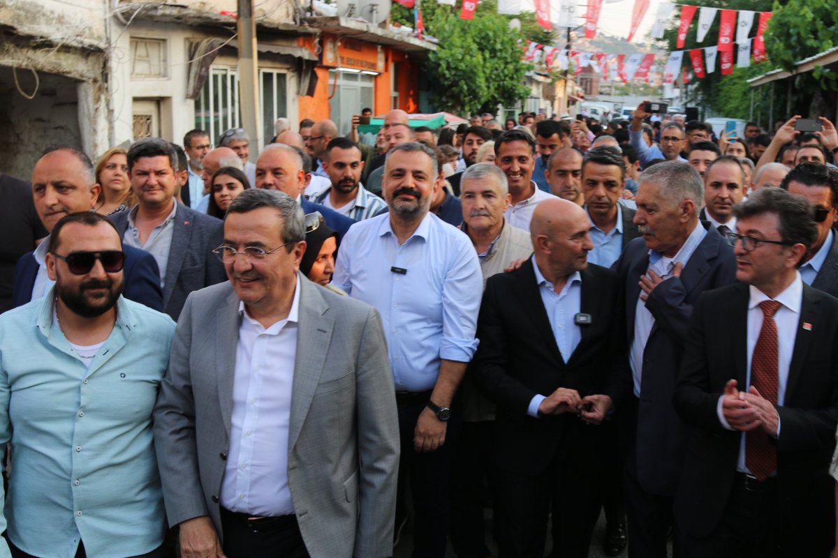 aslanogluchp's tweet photo. "Öteki" değil bizimkilerin mahallesindeyiz, Ege Mahallesi'ndeyiz. 
28 Mayıs günü, ülkemiz onlar kadar neşeli, onlar kadar rengarenk olsun diye bir kez daha buluştuk. https://t.co/7TGY1Xhi77