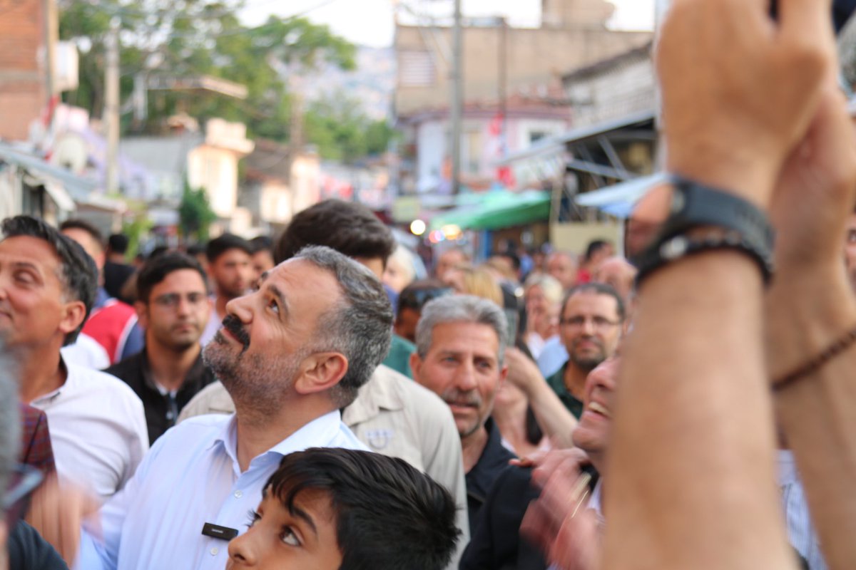 aslanogluchp's tweet photo. "Öteki" değil bizimkilerin mahallesindeyiz, Ege Mahallesi'ndeyiz. 
28 Mayıs günü, ülkemiz onlar kadar neşeli, onlar kadar rengarenk olsun diye bir kez daha buluştuk. https://t.co/7TGY1Xhi77