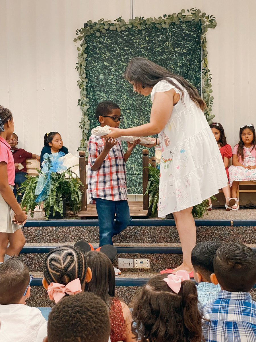 LuzRamirez427's tweet photo. What a great day! Today was bridging day for these kindergarteners at #CrowleyMontessori ✨ the bridging ceremony symbolizes passing through to the next level of learning and growth cycle! Welcome to Lower Elementary🥳 @CrowleyISD #lastdayofschool https://t.co/i0lH9uolel