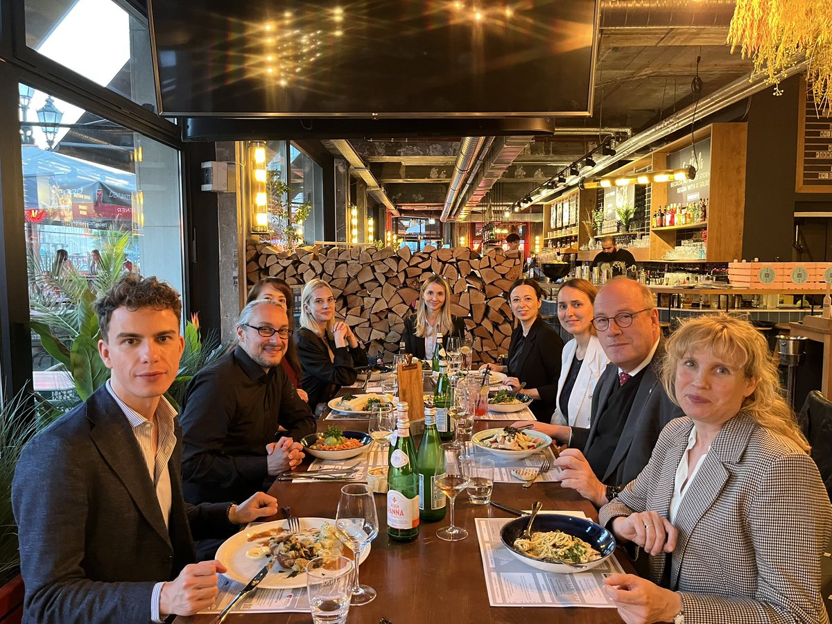 Christoph Markschies @markschies.bsky.social (@markschies) on Twitter photo Einige Mitglieder unseres jungen Netzwerks mit Wissenschaftler:innen aus der Ukraine, Osteuropa und Westeuropa, gefördert vom <a href="/mwfkbrb/">MWFK Brandenburg</a> - danke, <a href="/ManjaSchuele/">Manja Schüle</a> - schließt nach einem anregenden ersten Tag des zweiten Workshops mit Abendessen … <a href="/bbaw_de/">BBAW</a> <a href="/Junge_Akademie/">Die Junge Akademie</a> <a href="/wiko_berlin/">Wissenschaftskolleg</a> Einige Mitglieder unseres jungen Netzwerks mit Wissenschaftler:innen aus der Ukraine, Osteuropa und Westeuropa, gefördert vom <a href="/mwfkbrb/">MWFK Brandenburg</a> - danke, <a href="/ManjaSchuele/">Manja Schüle</a> - schließt nach einem anregenden ersten Tag des zweiten Workshops mit Abendessen … <a href="/bbaw_de/">BBAW</a> <a href="/Junge_Akademie/">Die Junge Akademie</a> <a href="/wiko_berlin/">Wissenschaftskolleg</a>