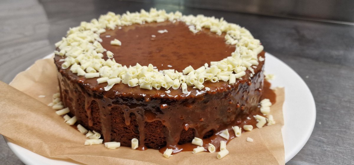 WorcsWhitehouse's tweet photo. Wow, what an intense few hours but the kitchen smells beautiful.
Coffee, walnut &amp; pecan cake, white chocolate biscoff drizzle, lemon drizzle, apple cinnamon pie, orio cheesecake, chocolate almond cherry butterflies, ... we are ready for our coffee morning #worcestershirehour https://t.co/uCAGUqUIQJ