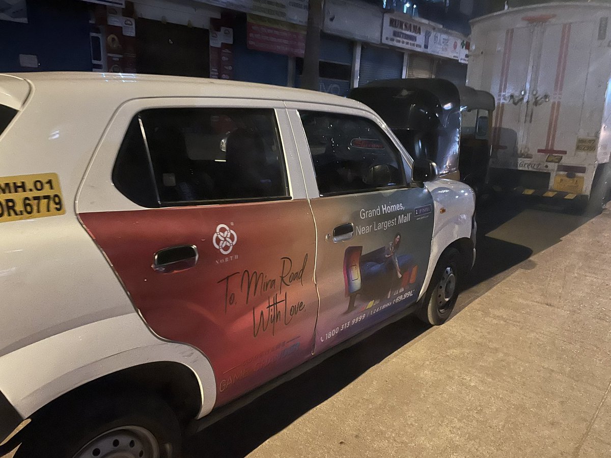 shettydipesh28's tweet photo. Illegal parking on road G g mahalkari road please take action Mumbai police @MumbaiPolice @CPMumbaiPolice https://t.co/fKjvjuDin7