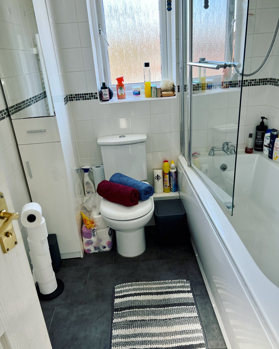 Love this weekly bathroom clean 🧽💦 #ipolish #ipolishcleaning #cleaningservice #upholsterycleaning #deepclean #sparkling #polish #polishing #nomess #polishgirl #spotless #wolverhampton #westmidlands #walsall #willenhall  #polishgirl #steamcleaning #clean #cleaning #steamclean