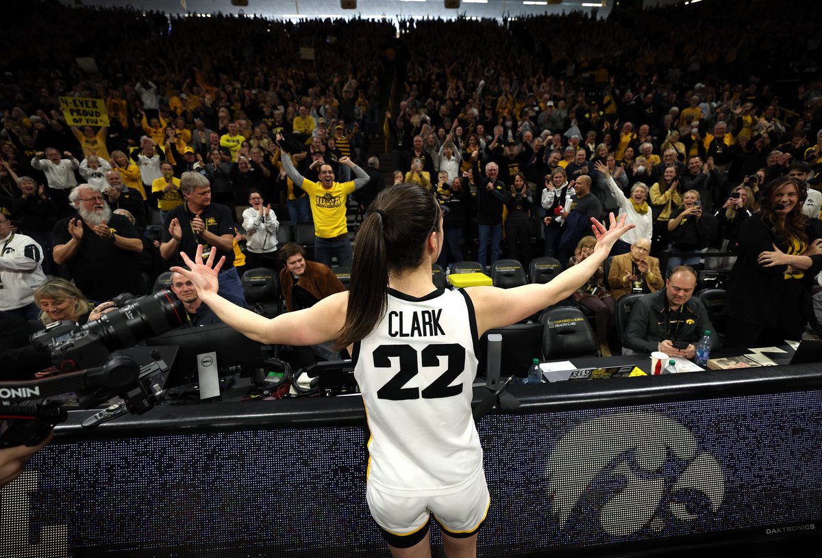 demarcus__11's tweet photo. 𝙏𝙝𝙚 𝙃𝙖𝙬𝙠𝙨 𝙖𝙧𝙚 𝙃𝙞𝙧𝙞𝙣𝙜

We’re looking to add 2 Marketing Coordinators to our team. Come create unforgettable experiences in Iowa City! 

DM’s are open for any questions. 

🔗: https://t.co/m3GmW71sh1 https://t.co/czw2aUlRYH