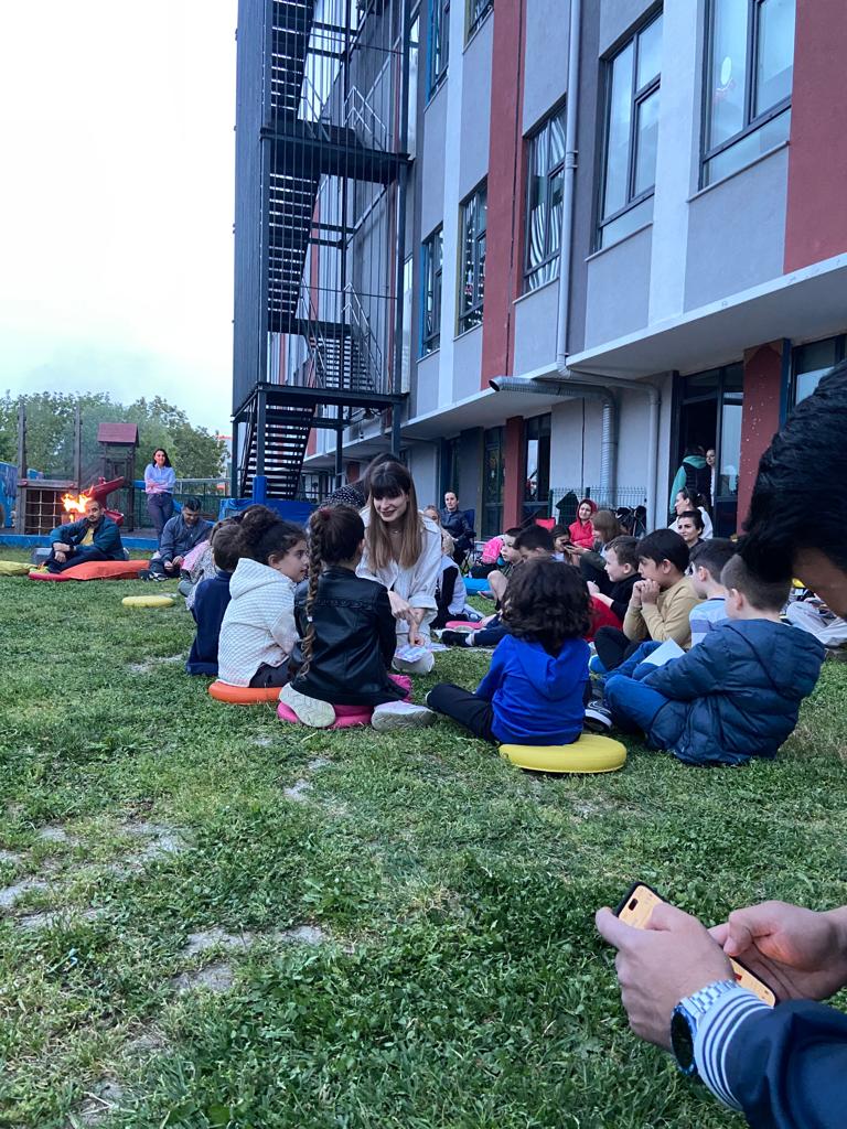 Selenulusoys's tweet photo. Türk dili ve edebiyatı öğretmenleri olarak anaokulu öğrencileri için düzenlenen “Masal Gecesi” etkinliğine yaratıcı drama ile katılım sağladık. https://t.co/JtcIwZrdNV