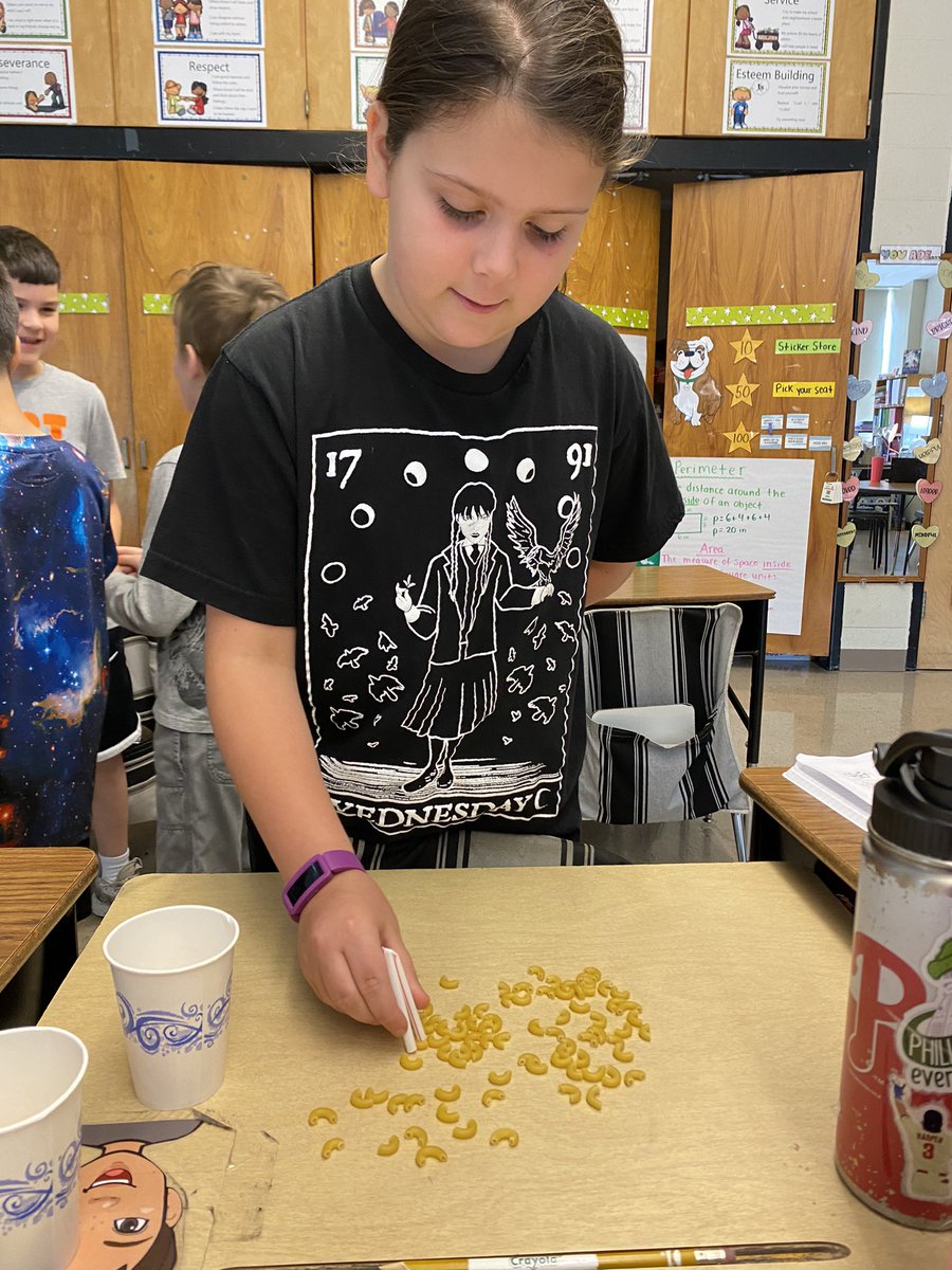 PSDSieverts's tweet photo. Science got hands on today as we explored animal adaptations🦆🦜@PSDGrasse 3rd graders got to test different “beaks” to see which was more efficient for gathering food and which was more precise. Thank you @PSD_EReichert for always making “sciencing” a blast😁 https://t.co/kJOj5Jqoaq