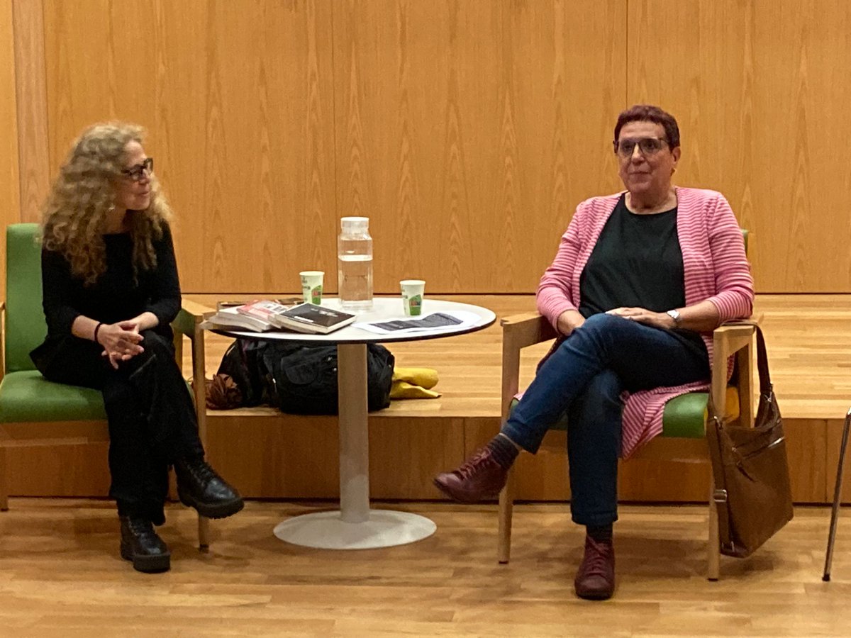 EsterBGa's tweet photo. Quina conversa més sàvia i generosa ens ha ofert la @AnnaVillalonga a la #bibliotecasantildefons de #Cornellà. La novel•la negra del #Mankel ha estat el peu per parlar de literatura i #clubsdelectura. Quin gustasso, caris! Un plaer immens Anna! Nanit 😉! https://t.co/lKiwYcaPV6