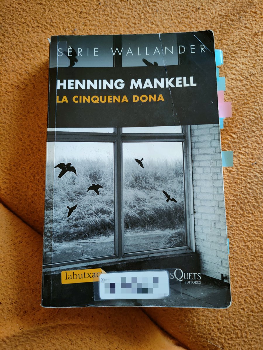 EsterBGa's tweet photo. Quina conversa més sàvia i generosa ens ha ofert la @AnnaVillalonga a la #bibliotecasantildefons de #Cornellà. La novel•la negra del #Mankel ha estat el peu per parlar de literatura i #clubsdelectura. Quin gustasso, caris! Un plaer immens Anna! Nanit 😉! https://t.co/lKiwYcaPV6