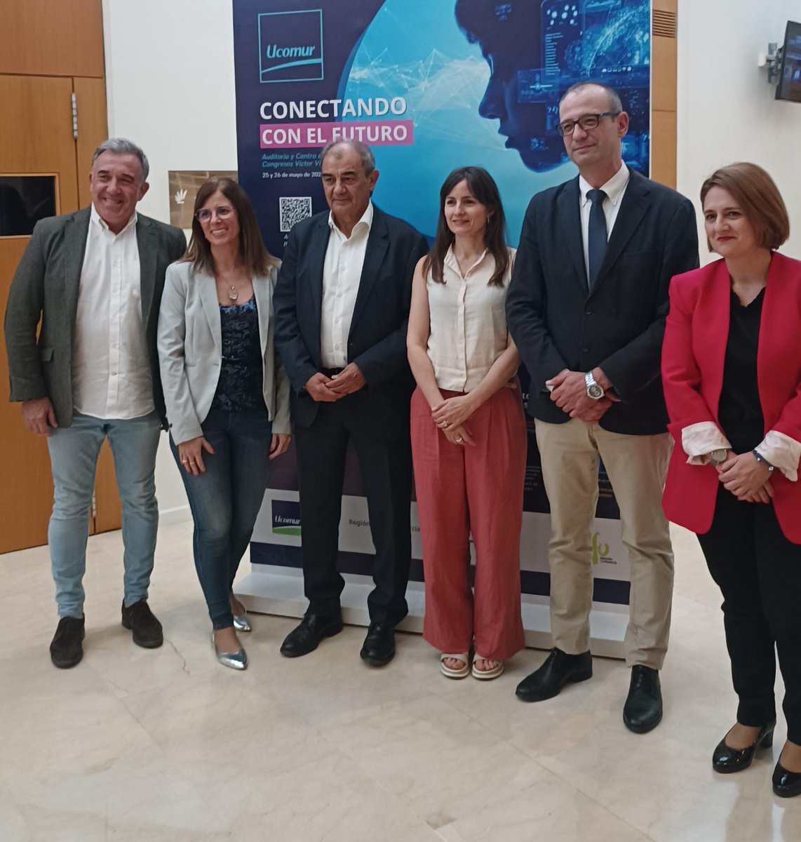 ucomur's tweet photo. 👏Cerramos una jornada apasionante en la que hemos comprendido mejor las aplicaciones de la #InteligenciaArtificial en las aulas, sus ventajas y desafíos.

👉Continuamos mañana con un magnífico panel de expertos para hablar de Transformación Tecnológica y Empresa.

#UcomurConecta https://t.co/Y55JfeTpHV