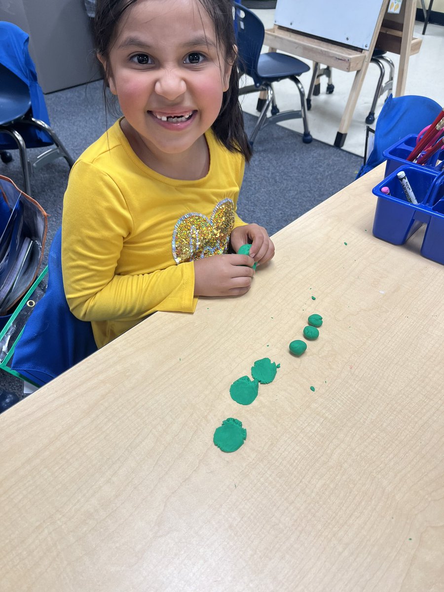 akrunion's tweet photo. Play-doh Smash it subtraction was a hit yesterday @FerndaleEarlyEd 🙌 https://t.co/Pdw09MX0Is