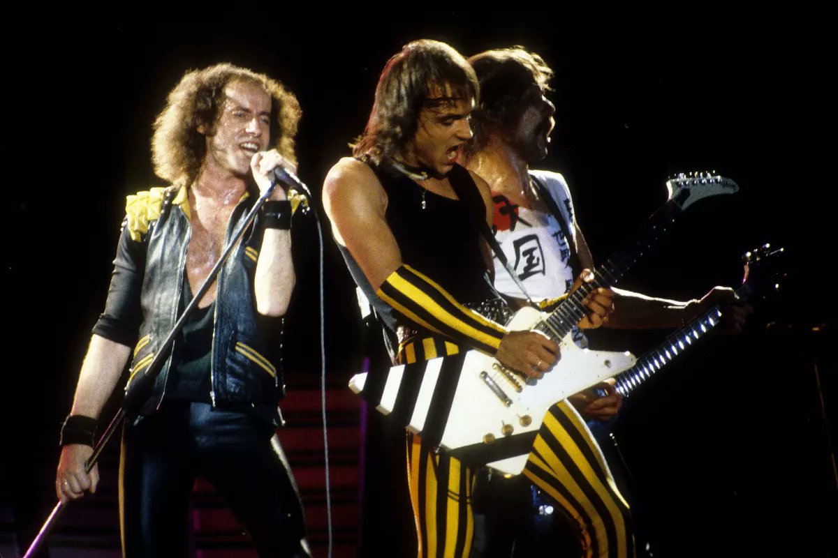 ~Always Somewhere~ Happy Birthday to Klaus Meine!

Credit : Larry Hulst 