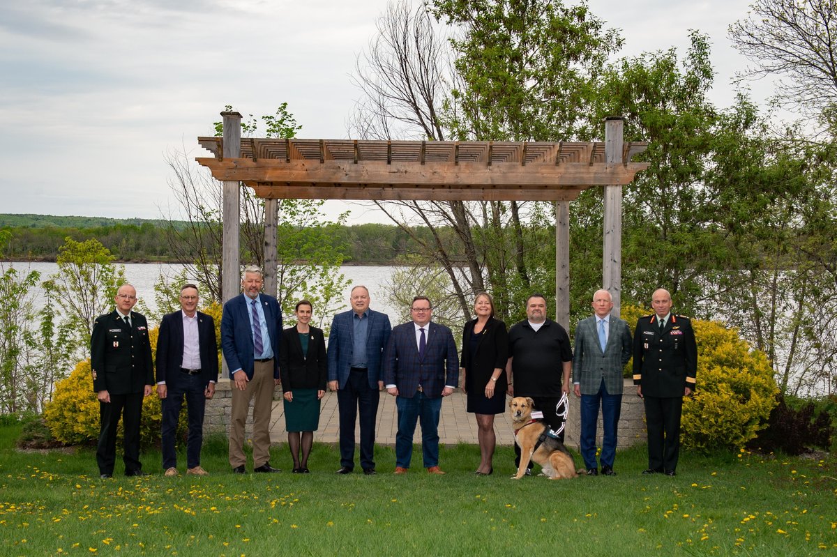 Representatives from the provinces and territories gathered in New Brunswick to further #SeamlessCanada initiatives. Discussions focused on improving spousal/partner employment, and child and youth education for CAF members and their families. canada.ca/en/department-…