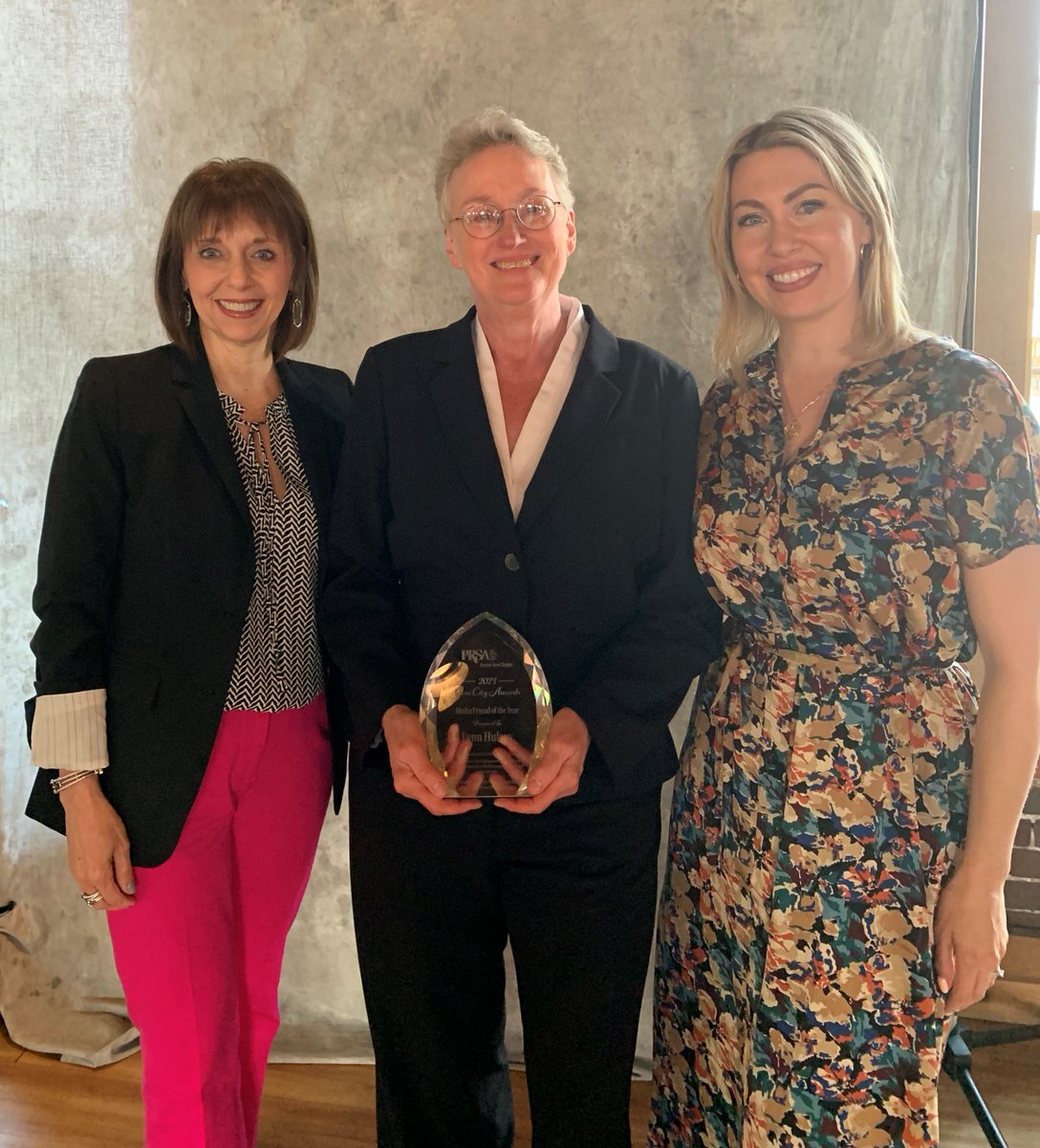 .<a href="/PRSADayton/">PRSADayton</a> honored me as Media Friend of the Year last night for building trusting professional relationships that benefit the public &amp; organizations. I was joined at the event by @DaytonDailyNews publisher Suzanne Klopfenstein &amp; Editor Ashley Bethard. tinyurl.com/2fsx88l2