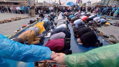 TaksimGeziParki's tweet photo. 📢 Tüm halkımıza çağrımızdır:

10 yıl önce direnişimizle Taksim Gezi Parkı'nın park olarak kalmasını sağladık.
Şimdi hep birlikte baharın gelişini, Gezi'nin 10. Yılında Gezi'de kutlayabiliriz.
Herkesi öncelikle oy kullanmaya, müşahit olmaya ve oy sayımını izlemeye  davet ediyoruz https://t.co/myNuSq96FH
