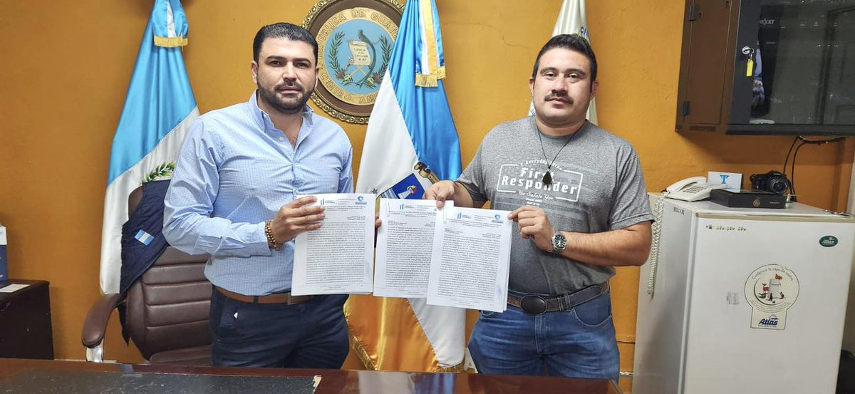 gobchiquimula's tweet image. Se firmó con el Señor Alcalde Municipal de San Jacinto el convenio del proyecto: Mejoramiento Camino Rural Sector Valle La Escuela, Aldea Ticanlú, San Jacinto, Chiquimula, con aporte del Consejo Departamental de Desarrollo de Q.802,000.00 #SCEP #Codede #Chiquimula #sanjacinto