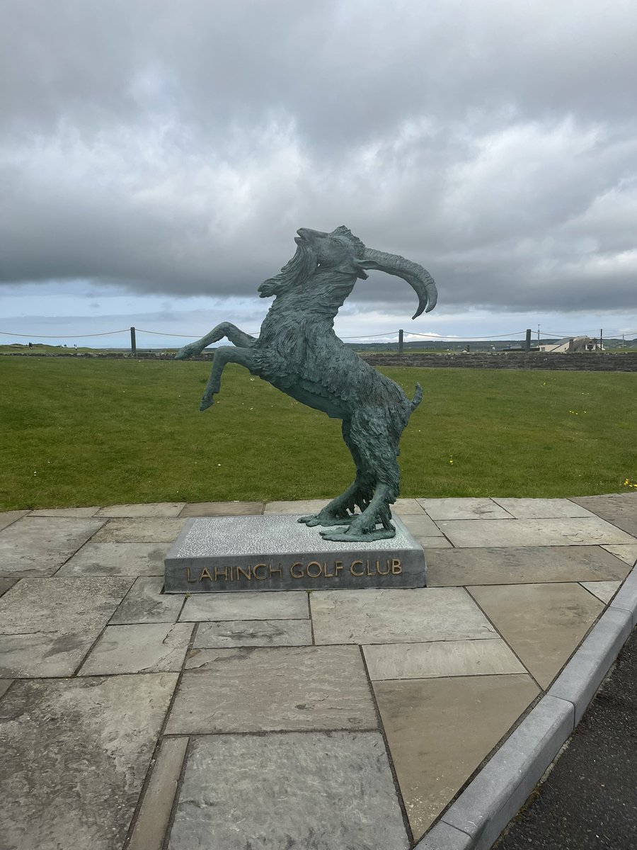 Cathers065's tweet photo. @TrumpDoonbeg @LahinchGolfClub  another 2 courses ticked off the bucket list, a nice way to bring in your 30s,  Best Birthday yet! https://t.co/aytLv7tzll