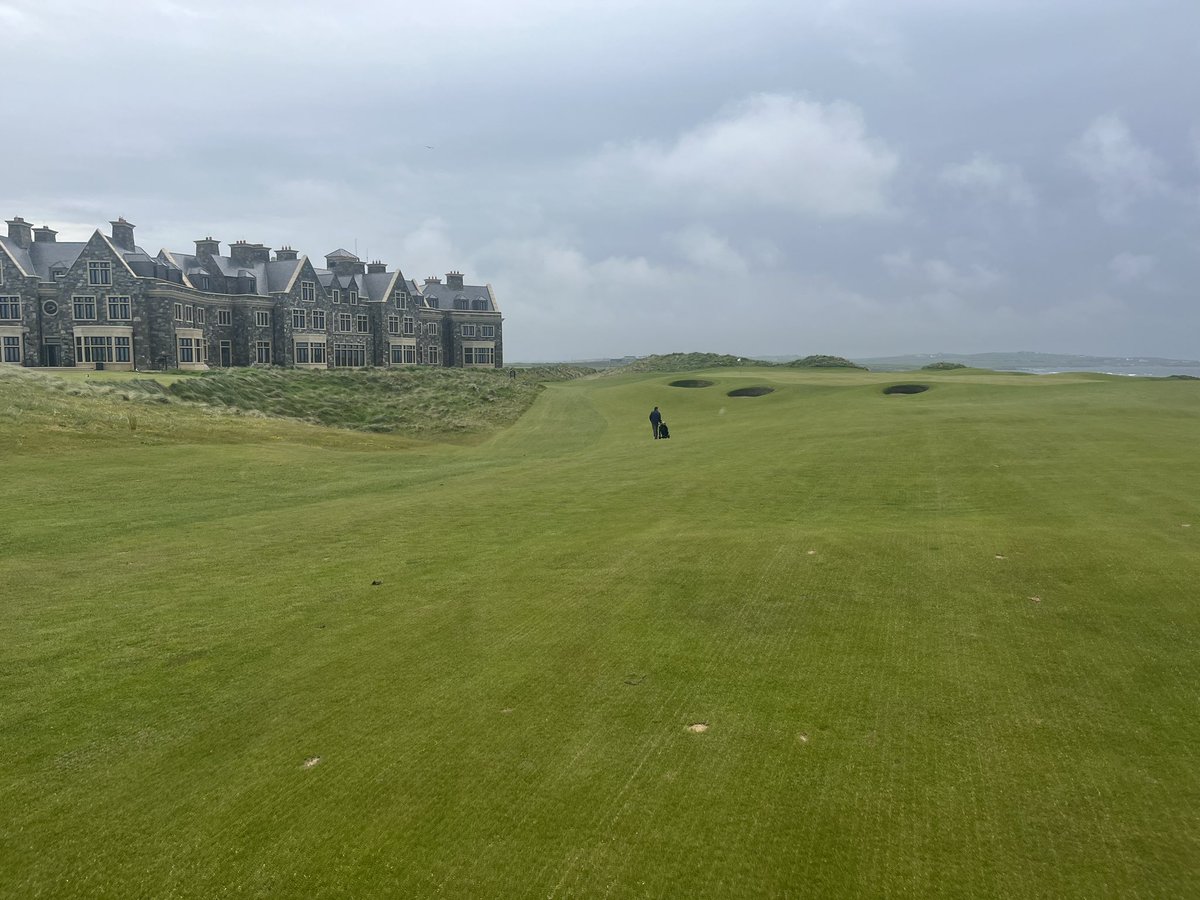 Cathers065's tweet photo. @TrumpDoonbeg @LahinchGolfClub  another 2 courses ticked off the bucket list, a nice way to bring in your 30s,  Best Birthday yet! https://t.co/aytLv7tzll