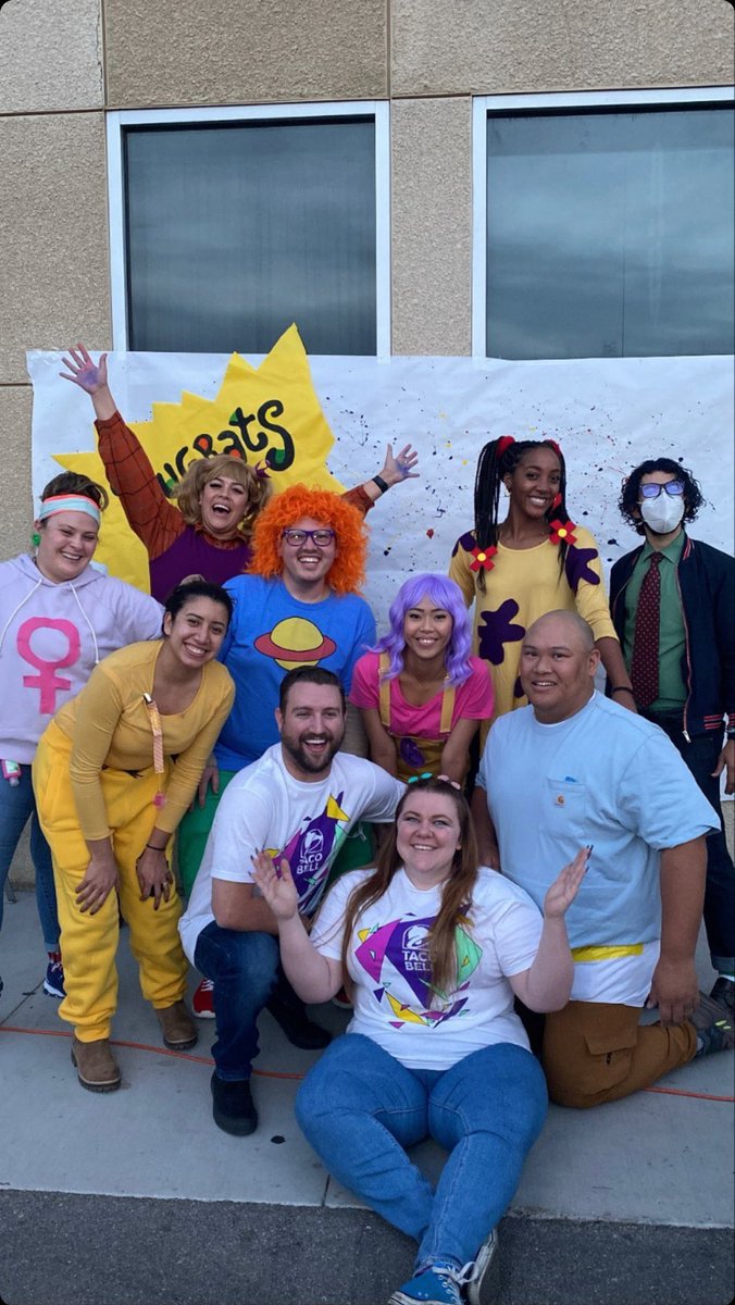 _Will_Kelly_'s tweet photo. Who wants to move to Vegas and teach 5th grade with me? My school is pretty awesome! #TEACHers #teachertwitter #5thgrade #titleI https://t.co/T26wPHwDTF