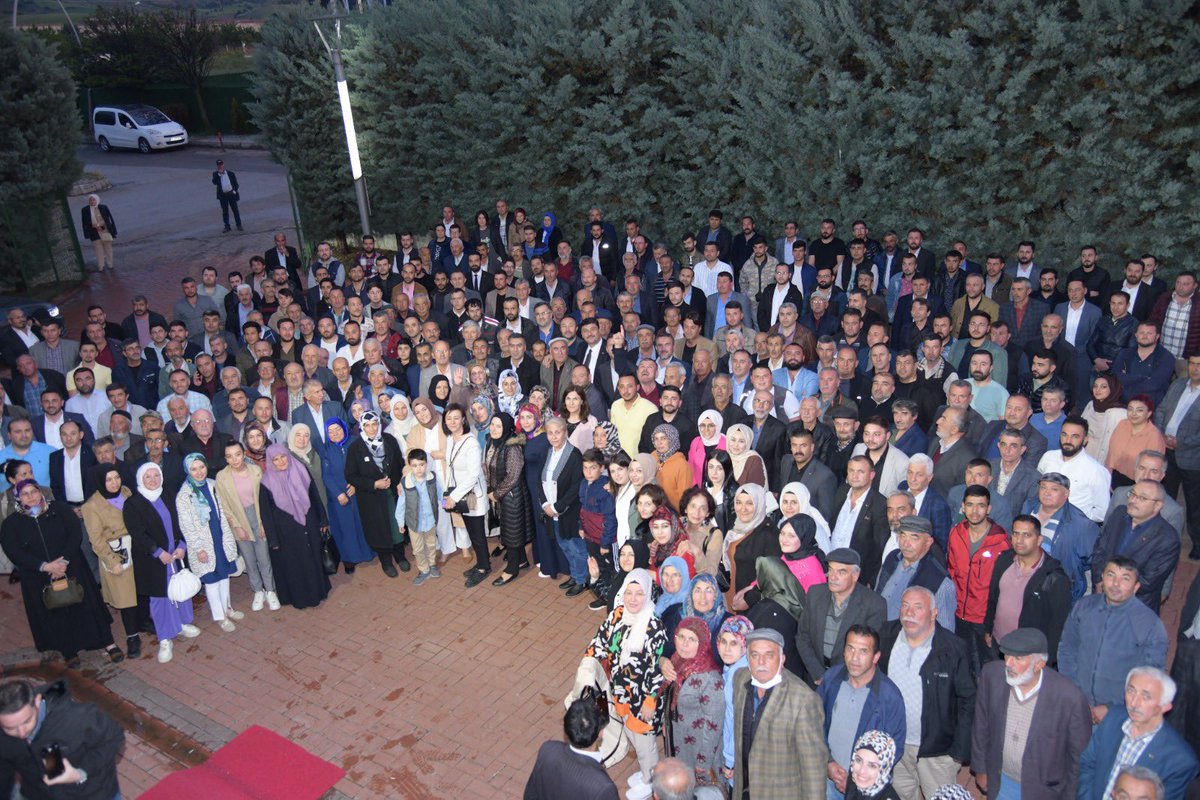AKPARTIKAZAN's tweet photo. Biz hazırız, Kahramankazan hazır! 
Milletvekilimiz Sn. Orhan Yeğin ve Belediye Başkanımız Sn. Serhat Oğuz’un katılımlarıyla; 28 Mayıs seçim gününde görev alacak teşkilat mensubu arkadaşlarımızla bir araya geldik. Koordinasyon toplantımızı gerçekleştirdik https://t.co/2PzvvgrhF6