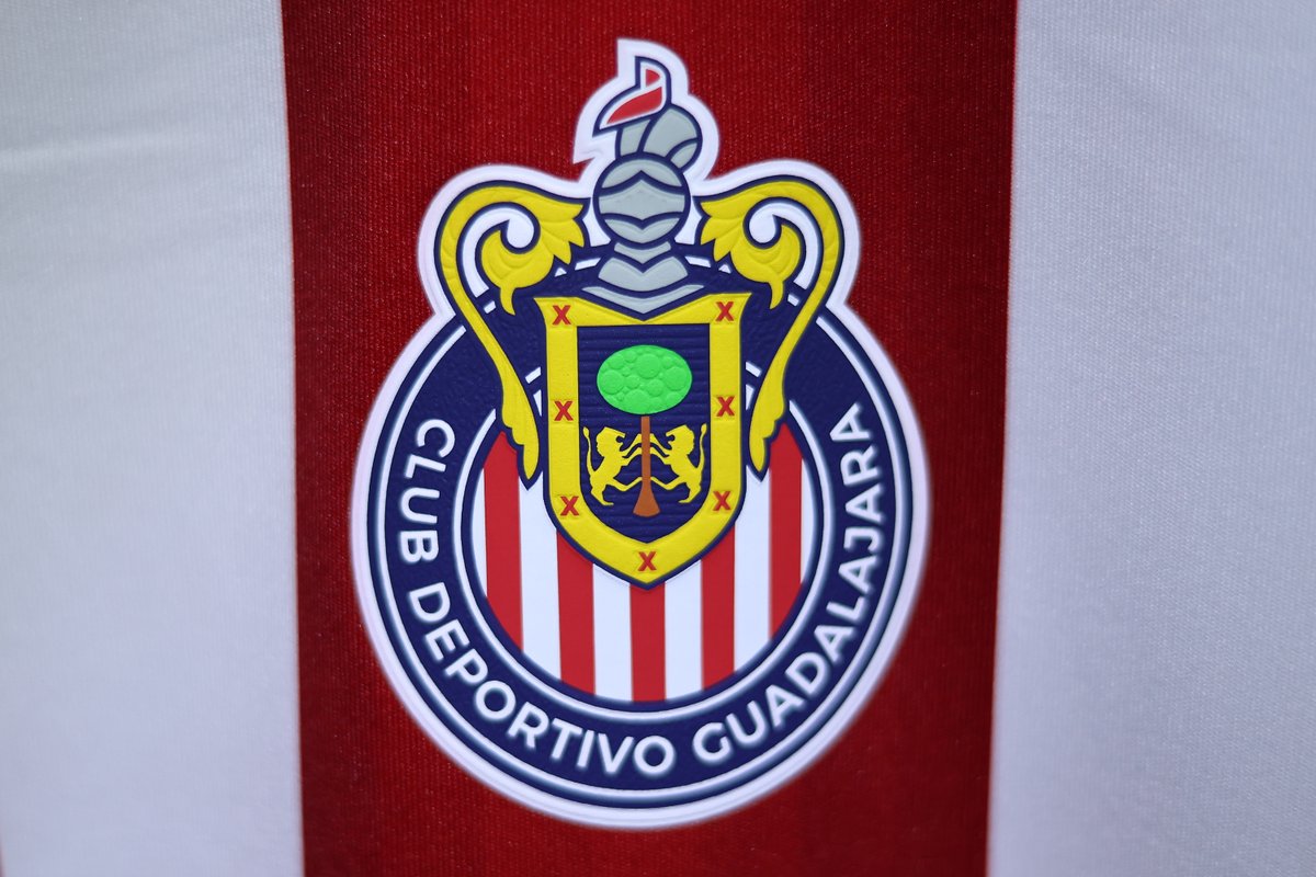 Chivas's tweet photo. HOY Y SIEMPRE: 

❤️🤍 ¡TE AMOOOOO, CHIVAS! 🤍❤️

#90MinutosDeUnión 🤜🤛 https://t.co/61dtylp6zP