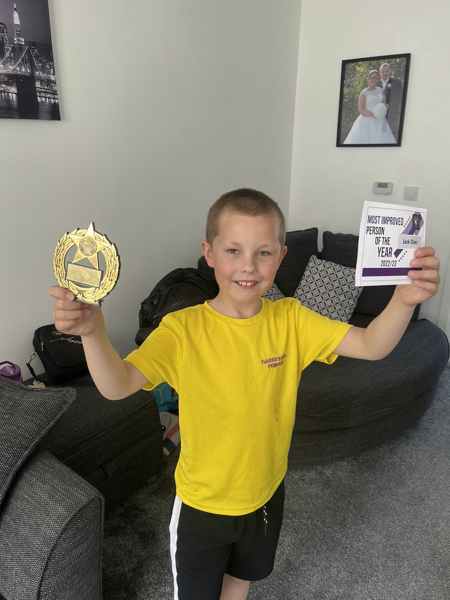 c3kdd's tweet photo. Very happy boy home with his award today @MissCarswell10 https://t.co/CTmMilSFgI