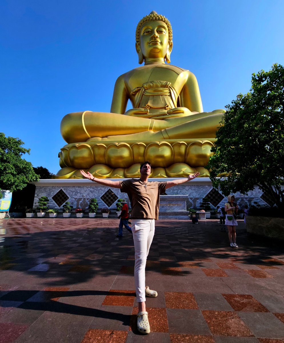 Junalekorea's tweet photo. #pataslargas #tailandia https://t.co/vflrmM6R4E