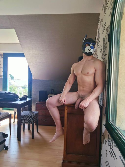 Looking for a bottom... Any volonteers? 😈 https://t.co/1VMhou5ubj