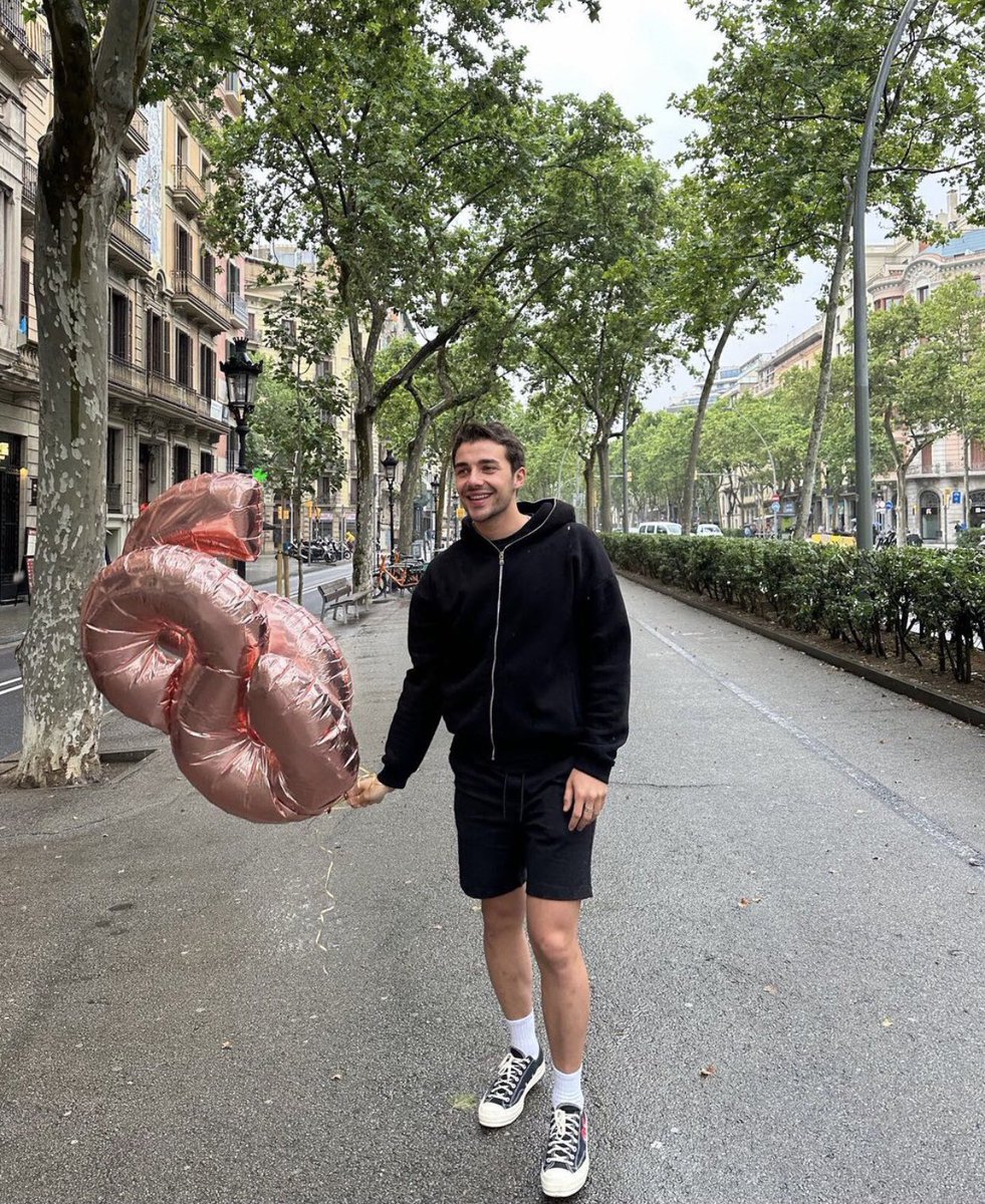 cccfcofficial's tweet photo. 28 yıl önce bugün tanıyabileceğimiz en tatlı, en kibar, en güzel kalpli insan doğmuş. İyi ki doğmuş, iyi ki hayatımıza girmiş. Doğum günün kutlu olsun Can.🥳 28. yaşın hayallerinden daha güzel geçsin. Seni çoook seviyoruz.🎂🫶🏻

@CansevenCemal • #CCCFC #CemalCanCanseven https://t.co/QnDIznC4Ar