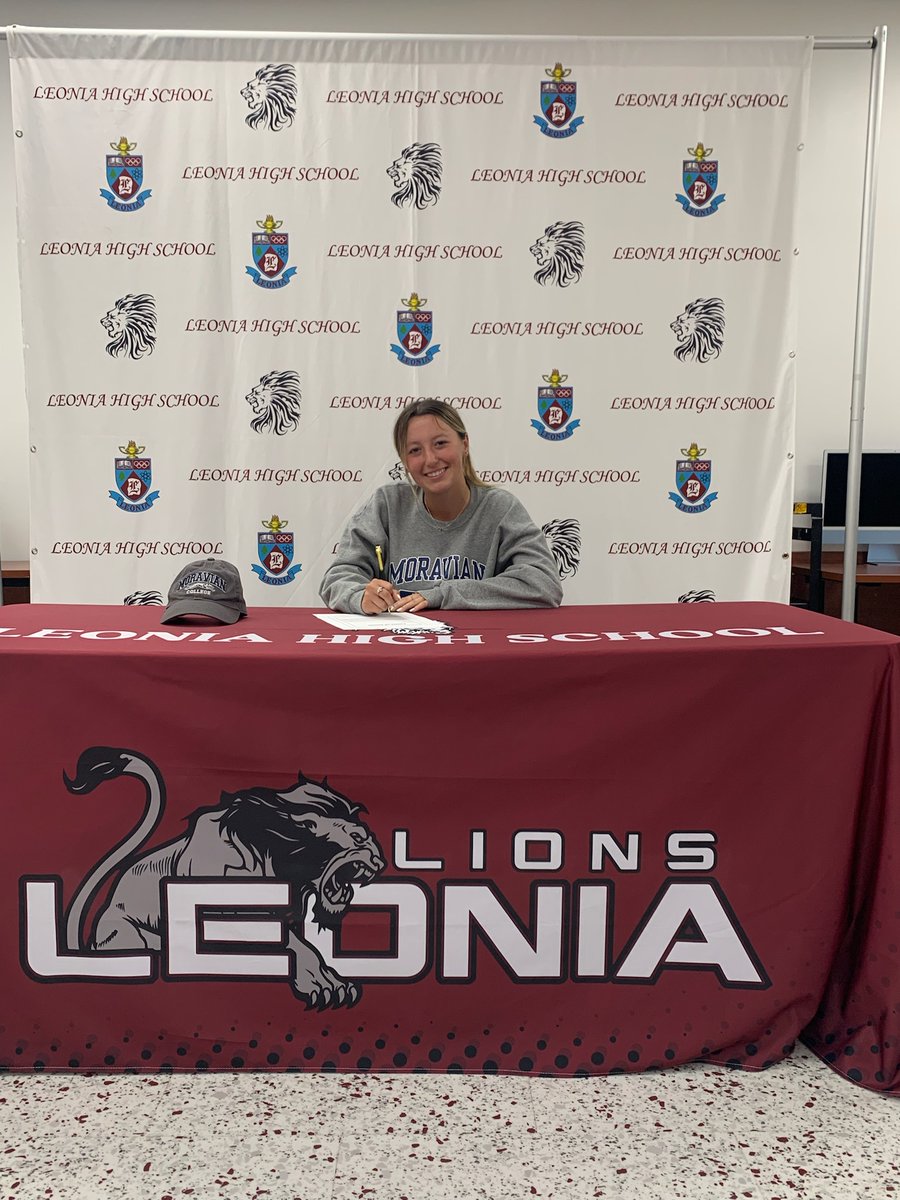 VarsityAces's tweet photo. Congratulations to Leonia High School's Kierstyn Klingner who has committed to Moravian College to run cross-country. https://t.co/YEMkRyBnDa