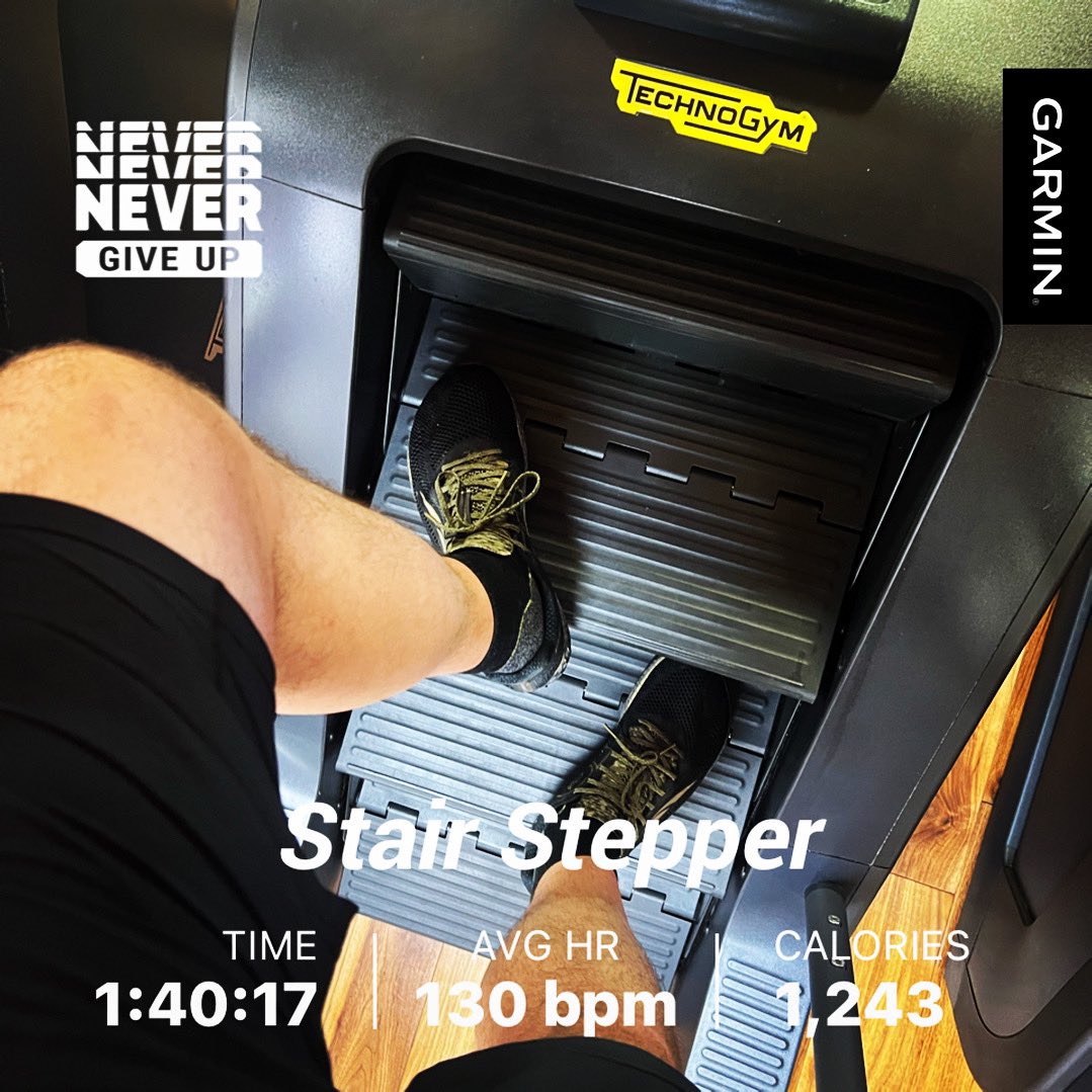 Nice and easy 🤩👌🏻
Short session on stair stepper done ✅ 
Good night 😴 
#róbswoje 
#slowheroteam
#stairstepper 
#stairsteps 
#workout
#trening
#schody
#goldsgym
#goldsgymhanwell 
#hanwell
#ealing
#london
#siłownia 
#nevergiveup 
#inspire
#motivate
#followme
#snowdon24training