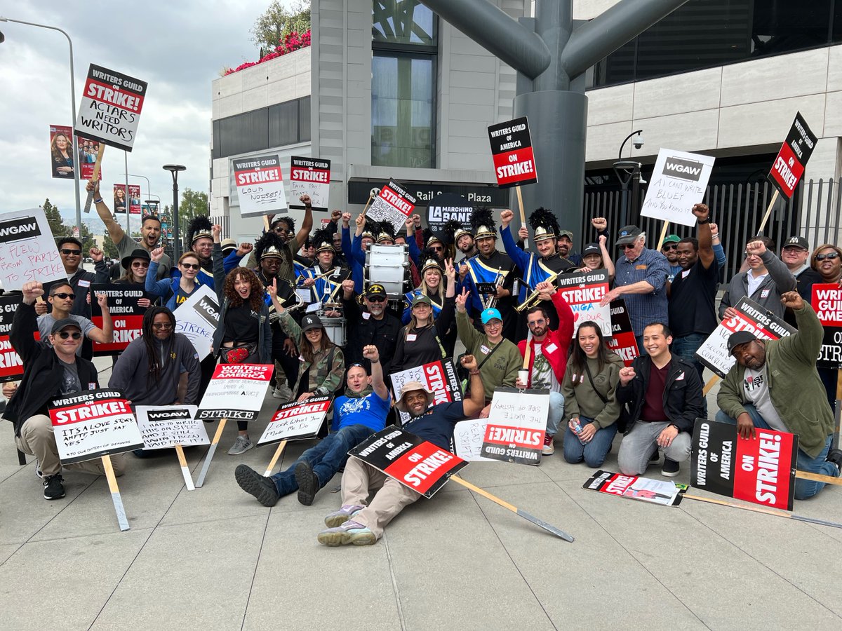 WritersGuildF's tweet photo. WGF's Veterans Writing Project alumni and mentors showed up in full force at today's Veterans Picket at NBCU! #WGAStrong #WGFVets
✊🏻✊🏼✊🏽✊🏾✊🏿 https://t.co/IbsKszIV4h