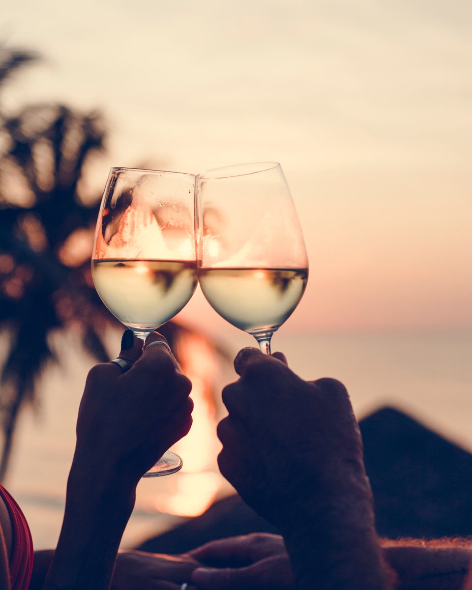 Happy #NationalWineDay and cheers to the start of summer!

Wishing everyone a wonderful holiday weekend. ☀️