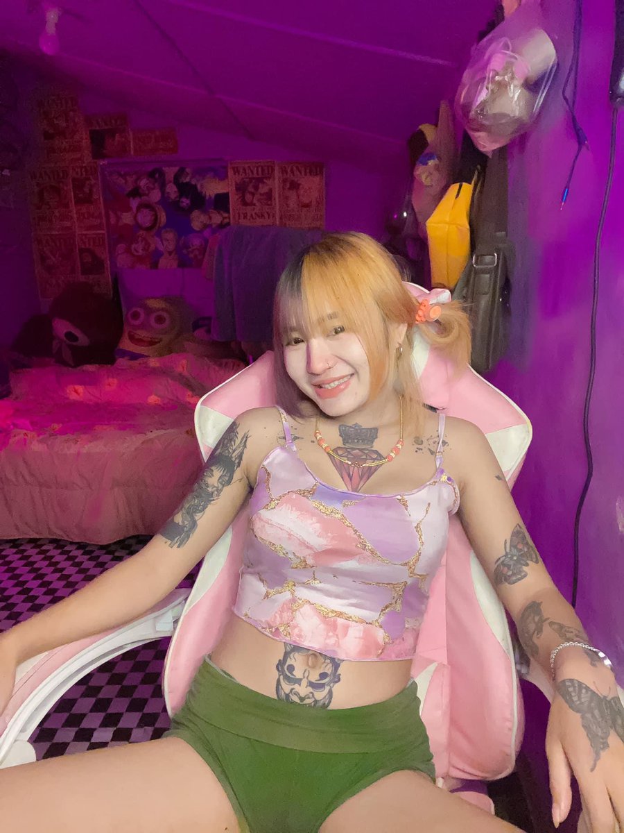 หญิง บัว tweet media