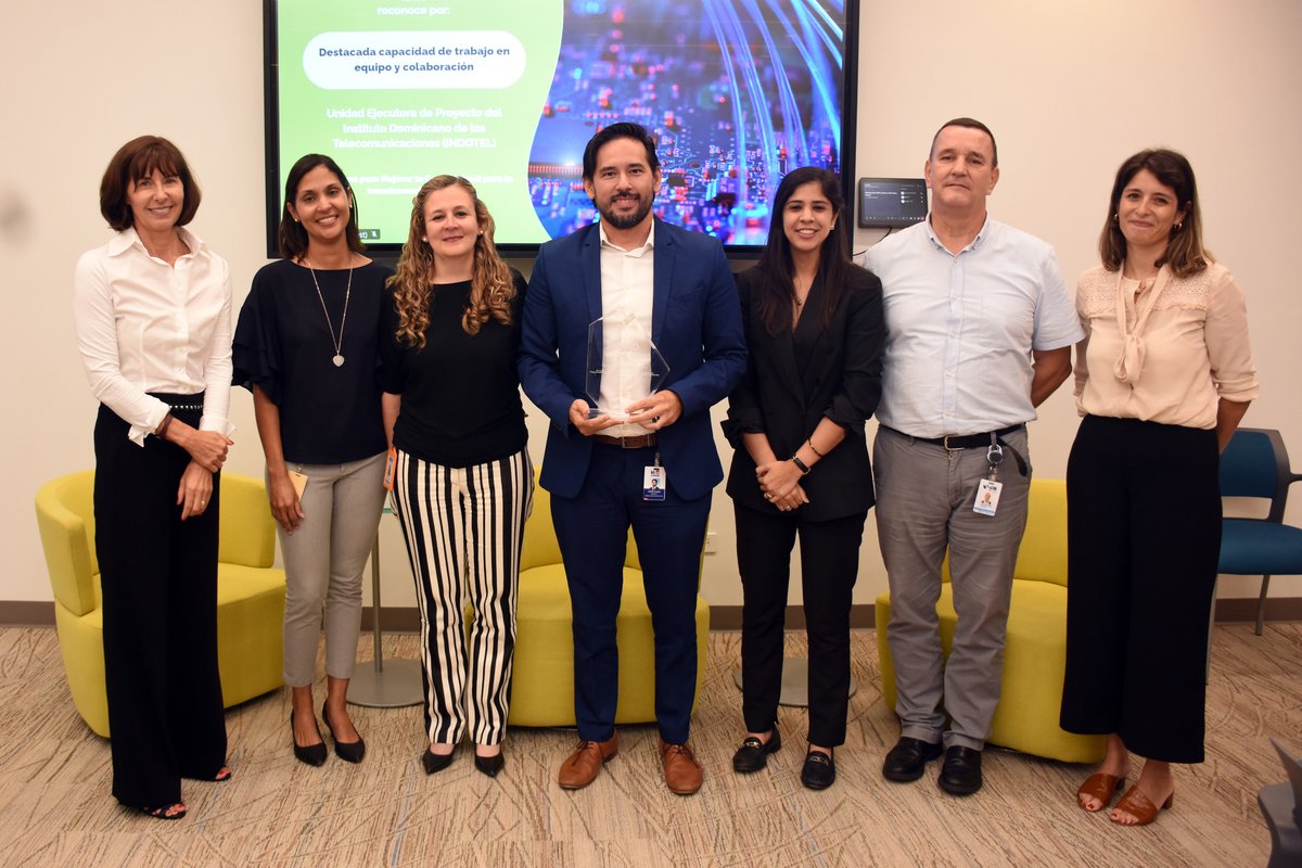 Reconociendo el liderazgo y compromiso de nuestras unidades ejecutoras🙌Destacamos la claridad de objetivos, la planificación proactiva y sus impactos positivos en el país. Felicidades a <a href="/TurismoRD/">Ministerio de Turismo RD</a>, <a href="/tuccolonialrd/">Tu Ciudad Colonial</a>, <a href="/RDMOPC/">Ministerio de Obras Públicas y Comunicaciones</a>, CEDI-Mujer, <a href="/SaludPublicaRD/">Salud Pública RD</a>, <a href="/IndotelRD/">Instituto Dominicano de las Telecomunicaciones</a>, #UTEPDA y <a href="/DGii/">Impuestos Internos</a>