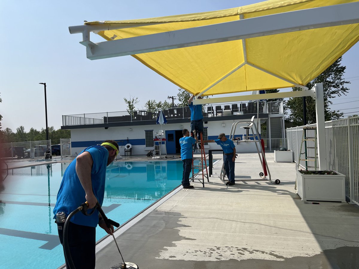 KurtPhegley's tweet photo. Employees from ⁦@DukeEnergy⁩ volunteered to assist the ⁦@sullivan_city⁩ with the opening of the city pool. Pressure washing, landscaping and assembly work were completed.  #WeAreDE https://t.co/CHHsnKZHA0