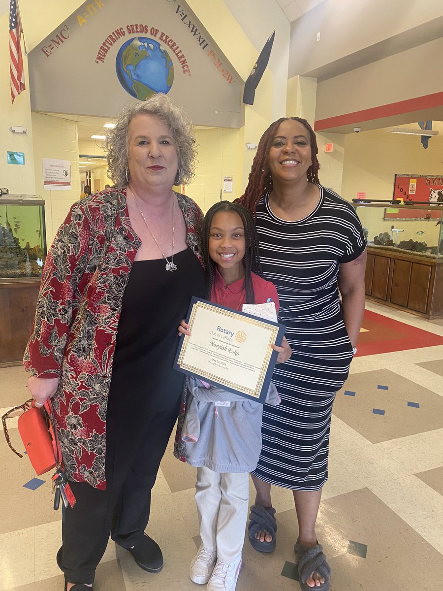 GaryvilleMagnet's tweet photo. Rotary club Citizenship Award Presented by Patricia Triche to Noryiah Esko…#excellenceatGMMSisahabit https://t.co/DIO2PyD595