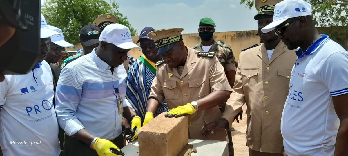 MaliProjes's tweet photo. Le @MaliProjes a présenté ce mardi 24 mai à Tominian dans la Région de San son projet de construction, réhabilitation et équipement de 49 infrastructures prioritaires dans les régions de #Ségou, #San et #Mopti. https://t.co/JCuSbyx7bD
@UEauMali
#AfricaTrustFund #GIZ https://t.co/YDJz1FIwLN