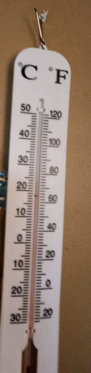 Latefah's tweet photo. @PPSnews This is the temperature in my house. No heat or air conditioning or windows open
 Also,no one else here. It's over 76°! https://t.co/cdETc2LXvm
