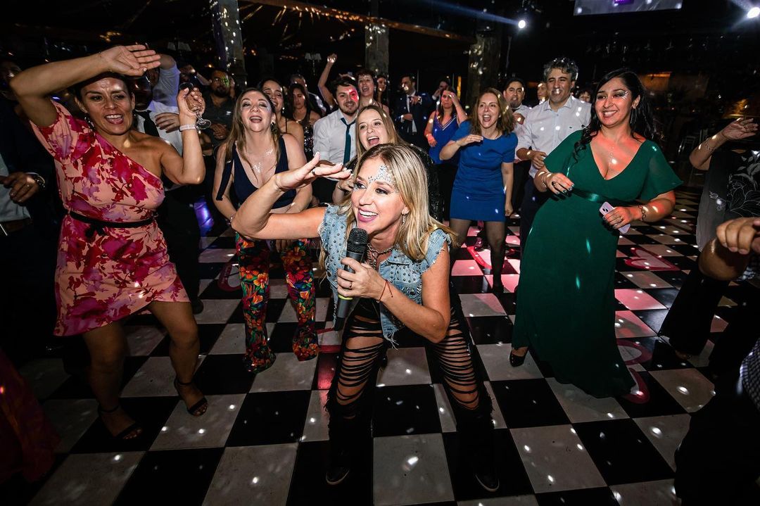 Gracias a @clip_producciones por las fotografias de Maria Jose + Sebastian! Estan bellisimas.

Visitanos y ENAMORATE de Casona San Jose! Un lugar unico!

#weddingphotography #wedding #weddingphoto #bridal #weddingdecor #makeup #casonasanjose #yomecasoencasonasanjose