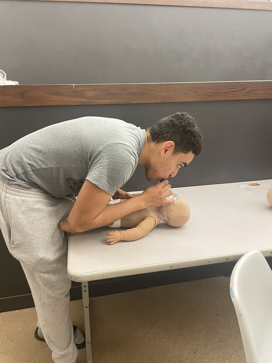 darlahartung's tweet image. Great job students!!! Thank you to Rebecca Raposa for organizing the training! #LearnToSaveLives @Taunton_Schools @tauntonhstigers