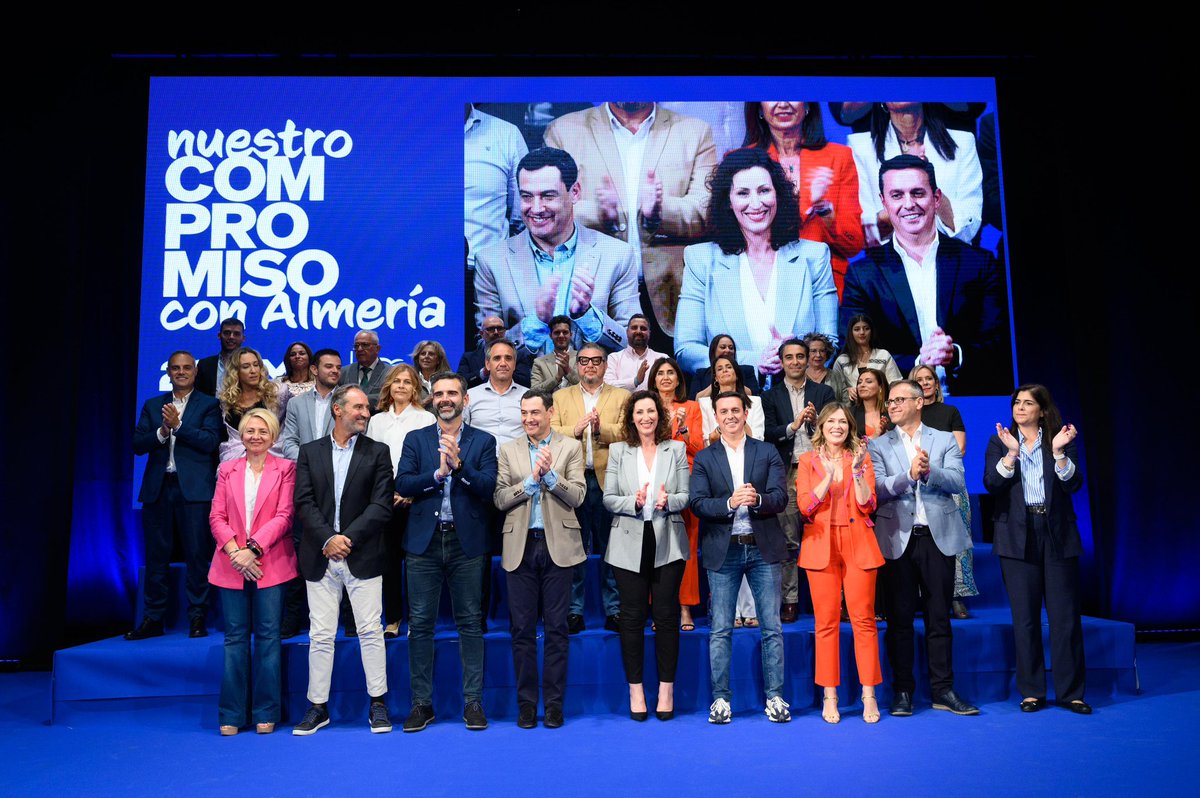 Mar_del_MarVaz's tweet photo. 💙 ¡Gracias por vuestro apoyo, Almería! Vamos a llenar las urnas de ilusión para conseguir la mejor versión de nuestra ciudad.

🙌 Querido @JuanMa_Moreno, seguiremos caminando juntos. Gracias por tu cercanía con Almería.

#MiCompromisoContigo #28MMV #MiCompromisoConAlmería https://t.co/Evzevh6KzA