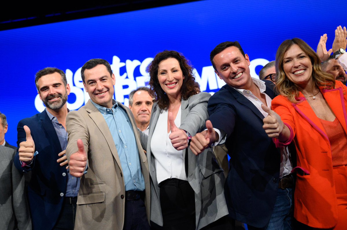Mar_del_MarVaz's tweet photo. 💙 ¡Gracias por vuestro apoyo, Almería! Vamos a llenar las urnas de ilusión para conseguir la mejor versión de nuestra ciudad.

🙌 Querido @JuanMa_Moreno, seguiremos caminando juntos. Gracias por tu cercanía con Almería.

#MiCompromisoContigo #28MMV #MiCompromisoConAlmería https://t.co/Evzevh6KzA