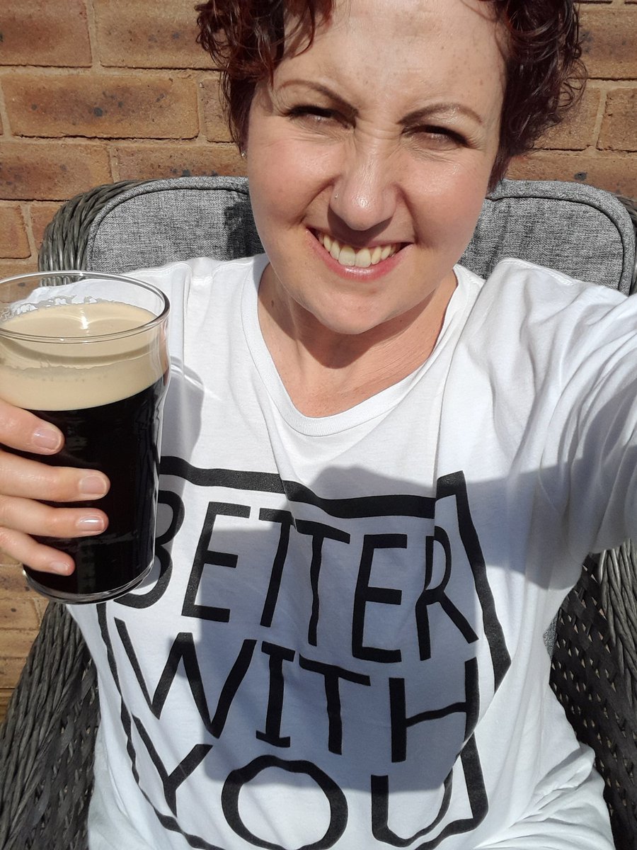 youngerwoman's tweet image. The perfect start to my Bank Holiday weekend! Cheers! @mattgoss and #Guinness sitting in the sunshine is always #BetterWithYou 💜🌞🍻