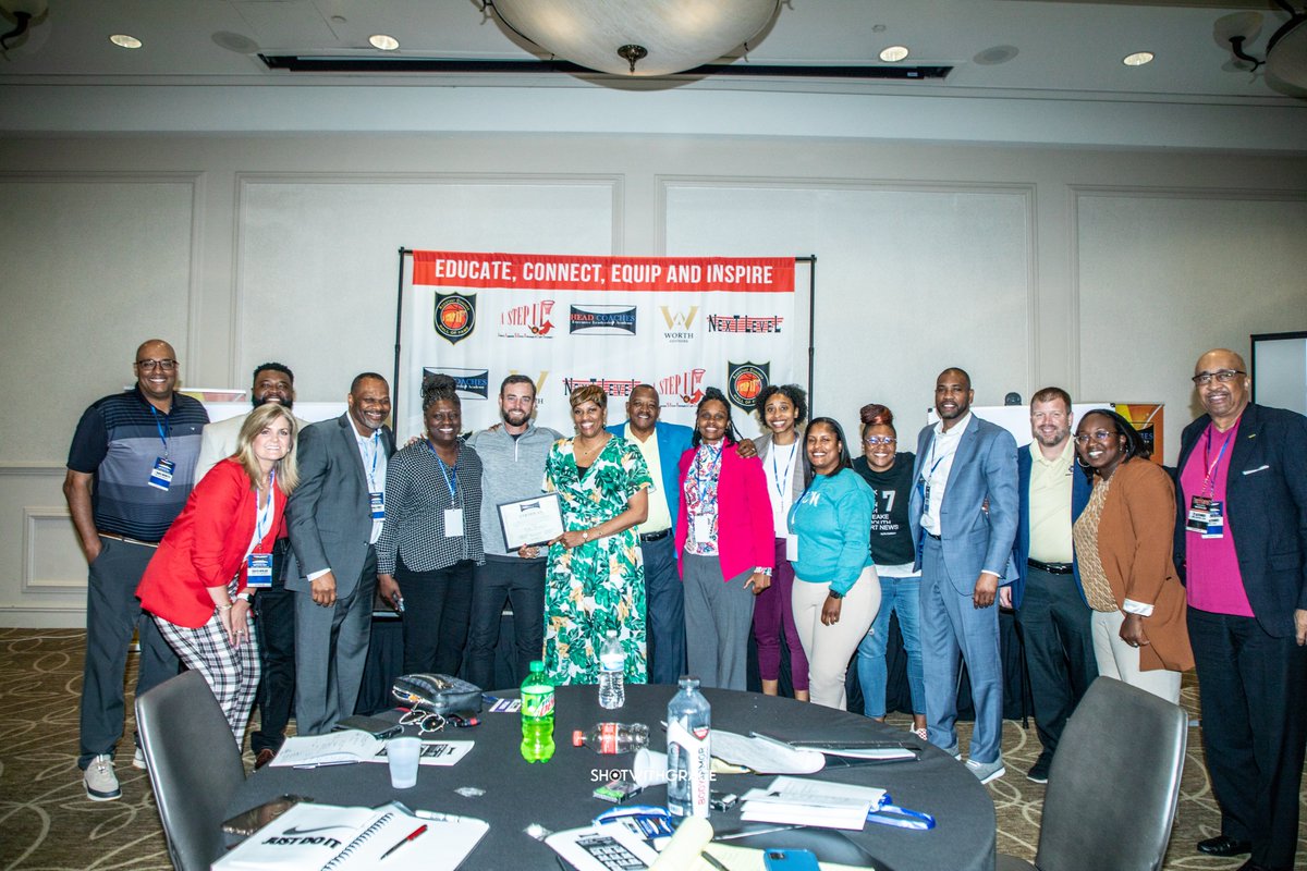 AStepUpFHA's tweet photo. We have had some incredible presenters come and speak with our Head Coaches #astepup #HCELA https://t.co/B6UQ6aPy5O