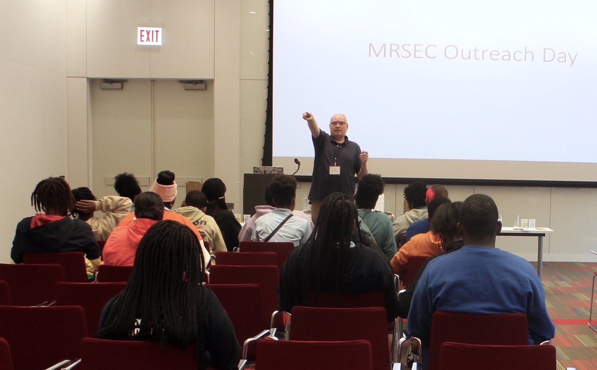 UChicago Graduate Student and Postdoc Advisory Board designed and led the second annual  #MRSEC Outreach Day to engage our local Chicago community youth in #STEM. #NSFfunded #STEMOutreach